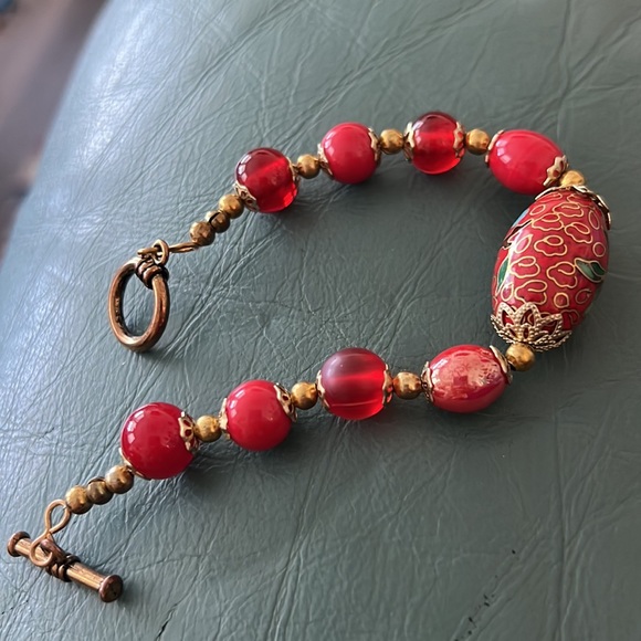 Red cloisonné toggle clasp bracelet - Picture 2 of 4
